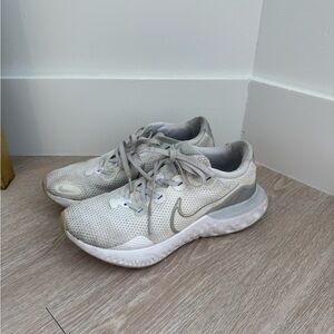 Nike Women's Light Gray and White Mesh Running Shoes